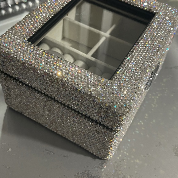 Jewelry box - Picture 2 of 3